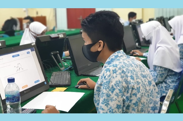 Luar Biasa, Madrasah...