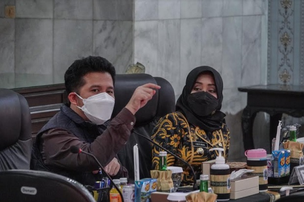 Serangan COVID-19 Menggila,...