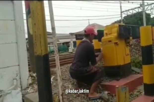 Pria Ini Kepergok Warga...