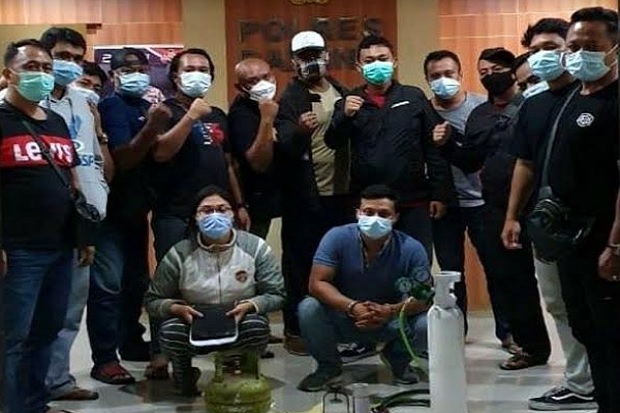 Terlilit Utang, Pasutri...