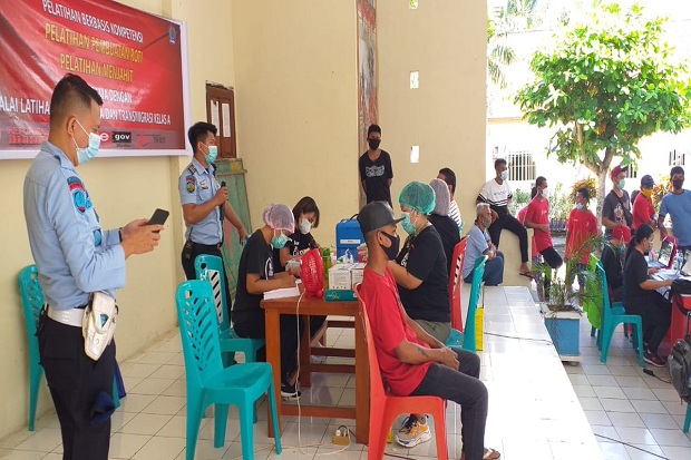 Ratusan Warga Binaan...