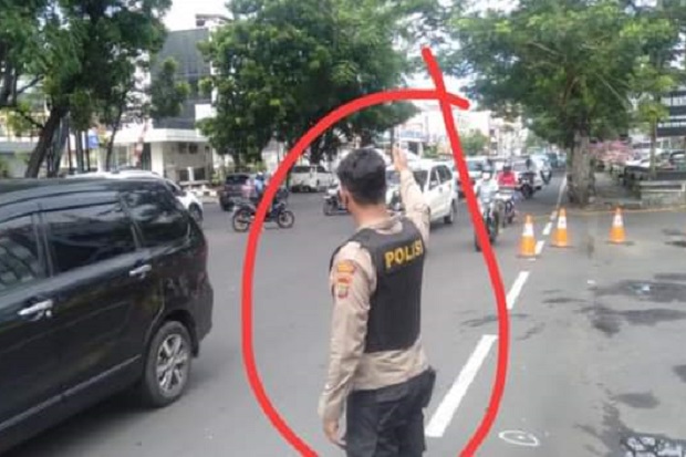 Garang Berseragam Polisi,...