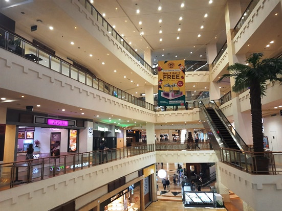Beda Nasib dengan Supermarket,...