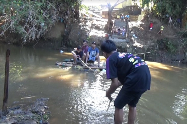 Mengenaskan, Jembatan...