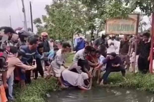 Viral! Emak-emak Tangkap...