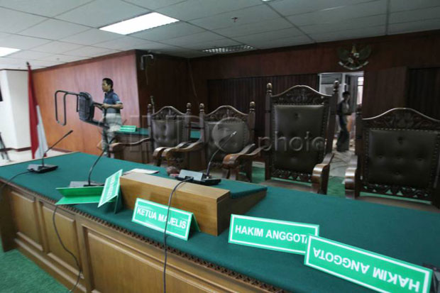 12 Orang Terpapar COVID-19,...