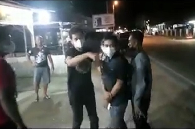 Peras Kades, 2 Pegawai...