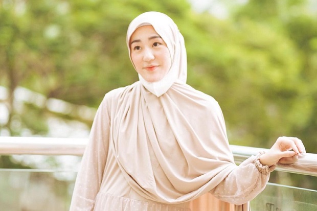 Larissa Chou Akrab dengan...