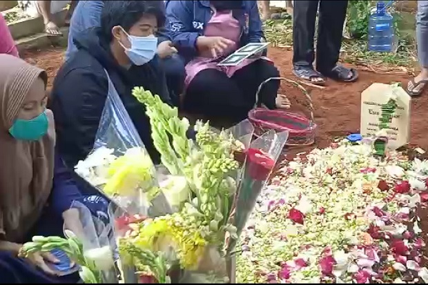 Mbak You Dimakamkan...