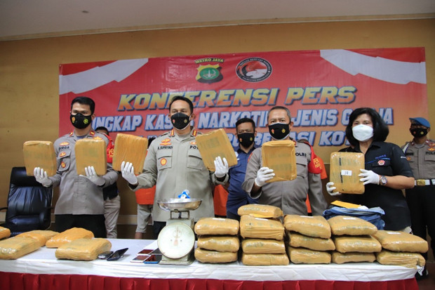Transaksi 10 Kg Ganja...