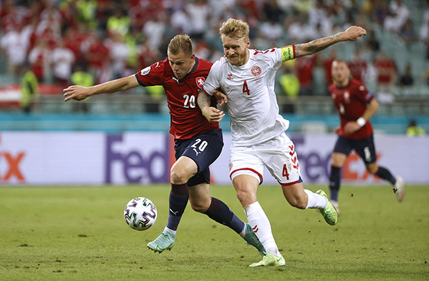 Denmark Bentrok Inggris...