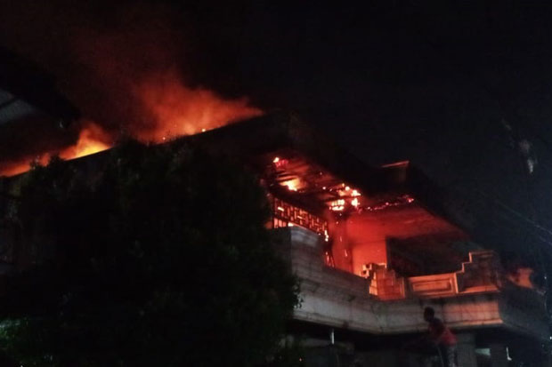 1 Rumah di Makasar Terbakar,...