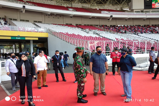 Pakai Setelan Santai,...
