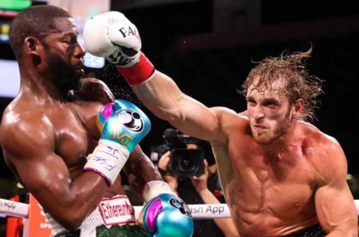 Telinga Mayweather Berdarah...