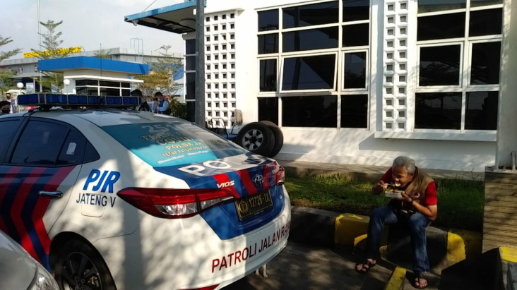 Ganjar Pranowo Beri...