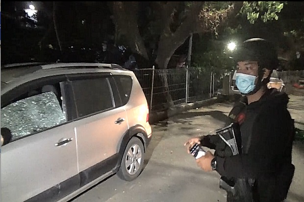 Polisi Pukul Mundur...