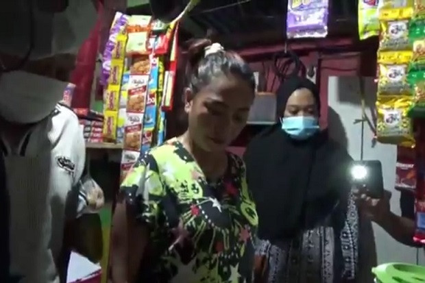 Ibu Cantik Berdaster...