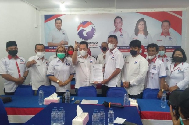 Serahkan SK DPD Perindo...