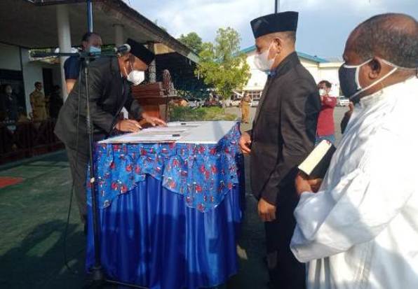 Bupati Mathius Lantik...