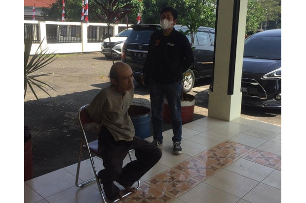 Pria Mengaku Raja Sunda...