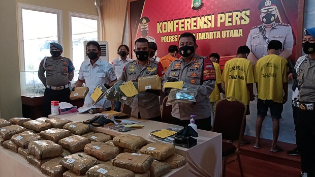 Polisi Ringkus Dua Bandar...