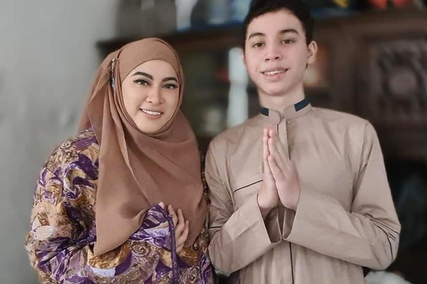 Putra Mendiang Jane...