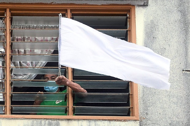 Kibarkan Bendera Putih,...