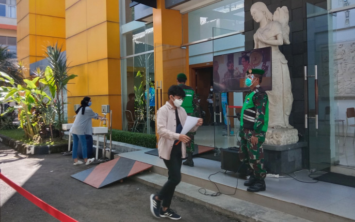 Puluhan Tentara Kawal...