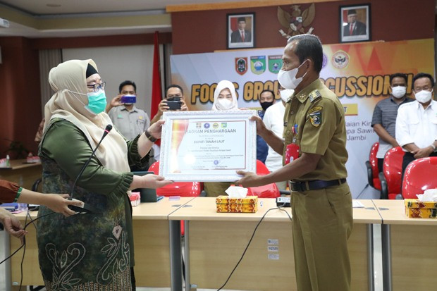 Bupati Sukamta Terima...