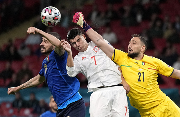 Italia Lolos ke Final...