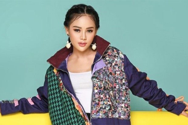Model Anggie Jesey Hadirkan...