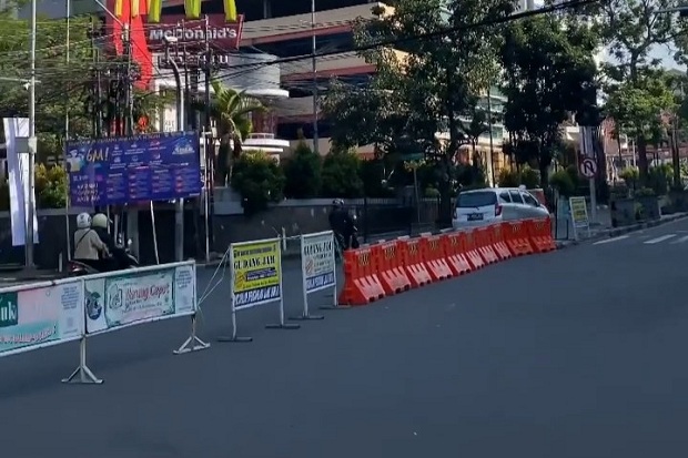 Jalanan di Bandung Ditutup...
