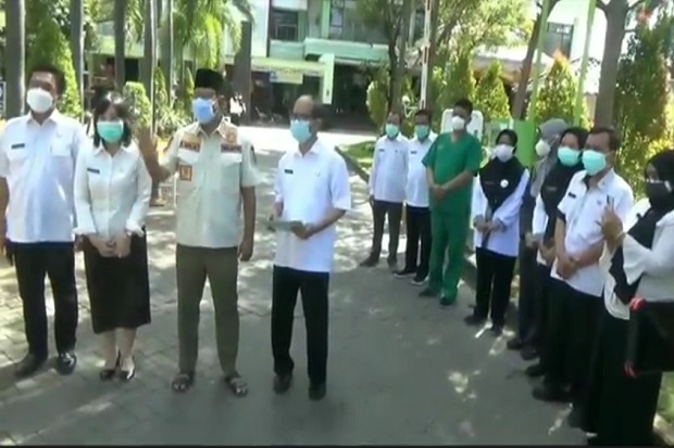 48 Tenaga Kesehatan...