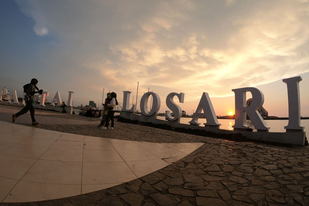 Aktivitas Usaha di Makassar...