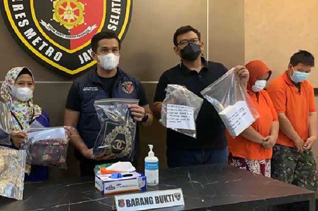 Polisi Ciduk Ibu dan...