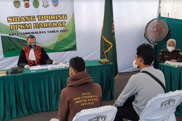 Langgar PPKM Darurat,...