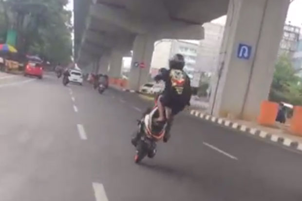 Aksi Freestyle Motor...