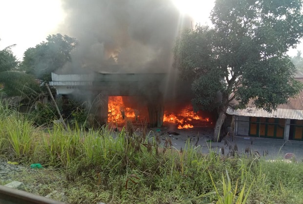 2 Ruko Terbakar Hebat,...