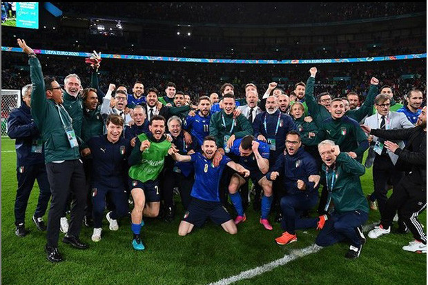 Inggris Berada di Bawah...