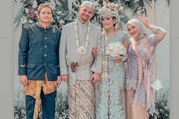 Ibu Sambung Kesha Ratuliu...
