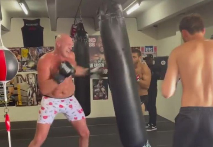 Tyson Fury Di-KO Covid-19,...