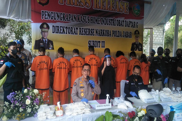 Home Industri Obat Ilegal...