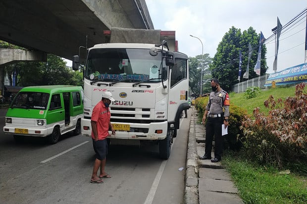 Gara-gara Setop Truk,...