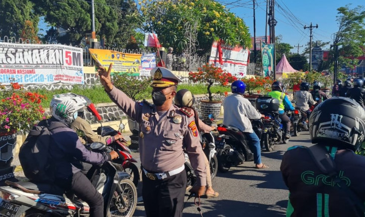 Selama PPKM Darurat,...