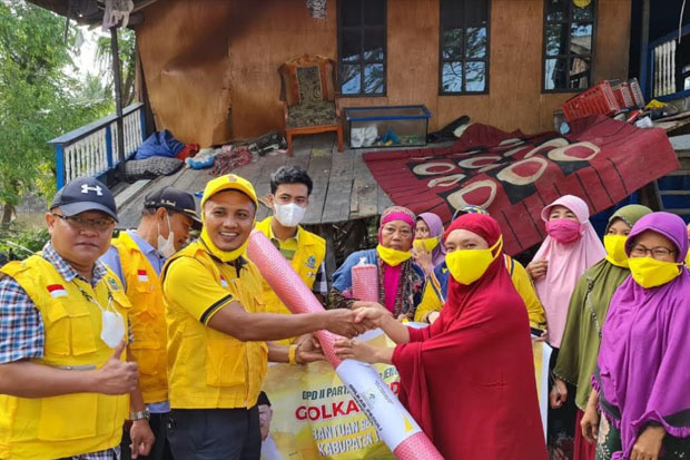 Partai Golkar Salurkan...