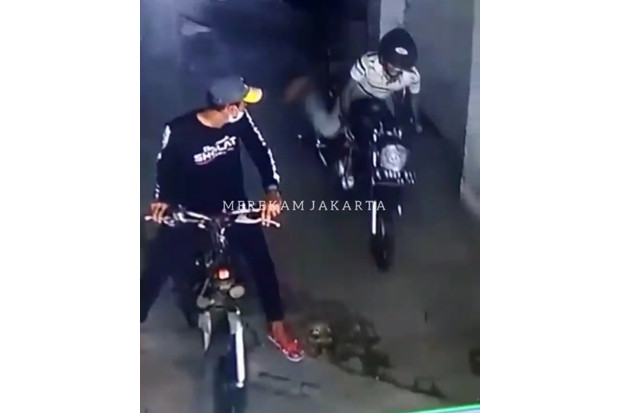 Aksi Pencuri Gondol...