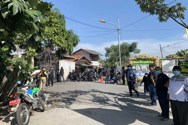 Bupati Bekasi Meninggal,...