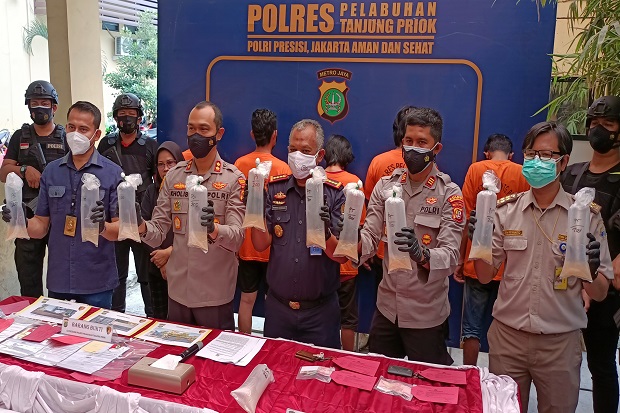 Penyelundup Benur Manfaatkan...