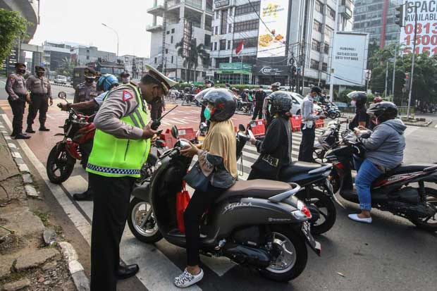 Timbulkan Kemacetan,...