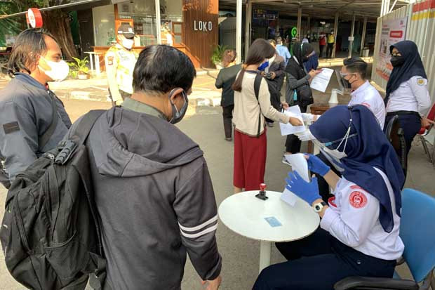 Pengguna KRL Wajib Bawa...